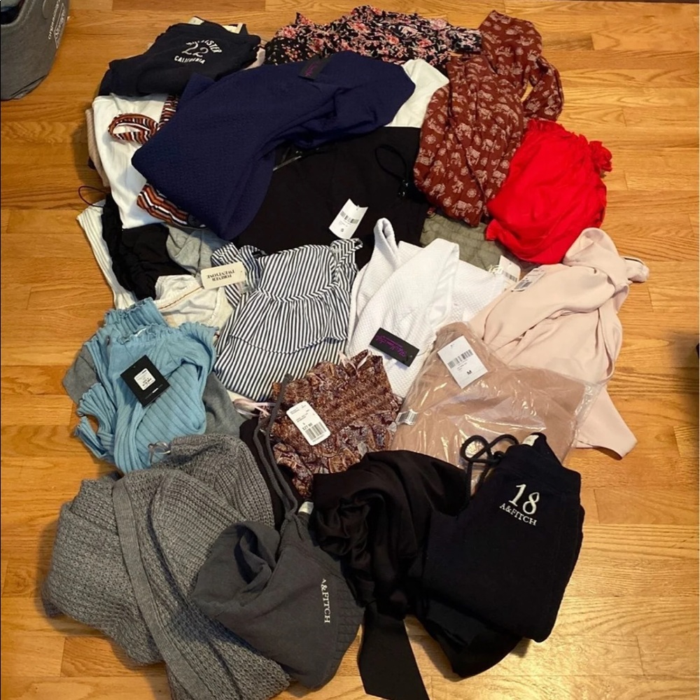Women’s 70+ pieces bundle size:xs-m
